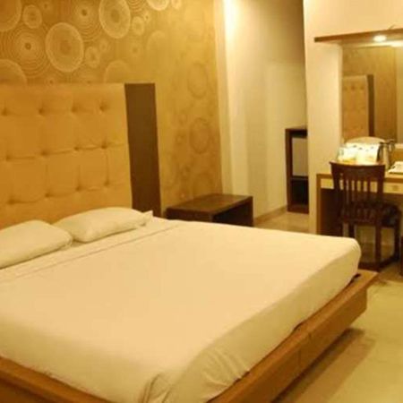 Surya International Hotel Delhi  Exterior photo