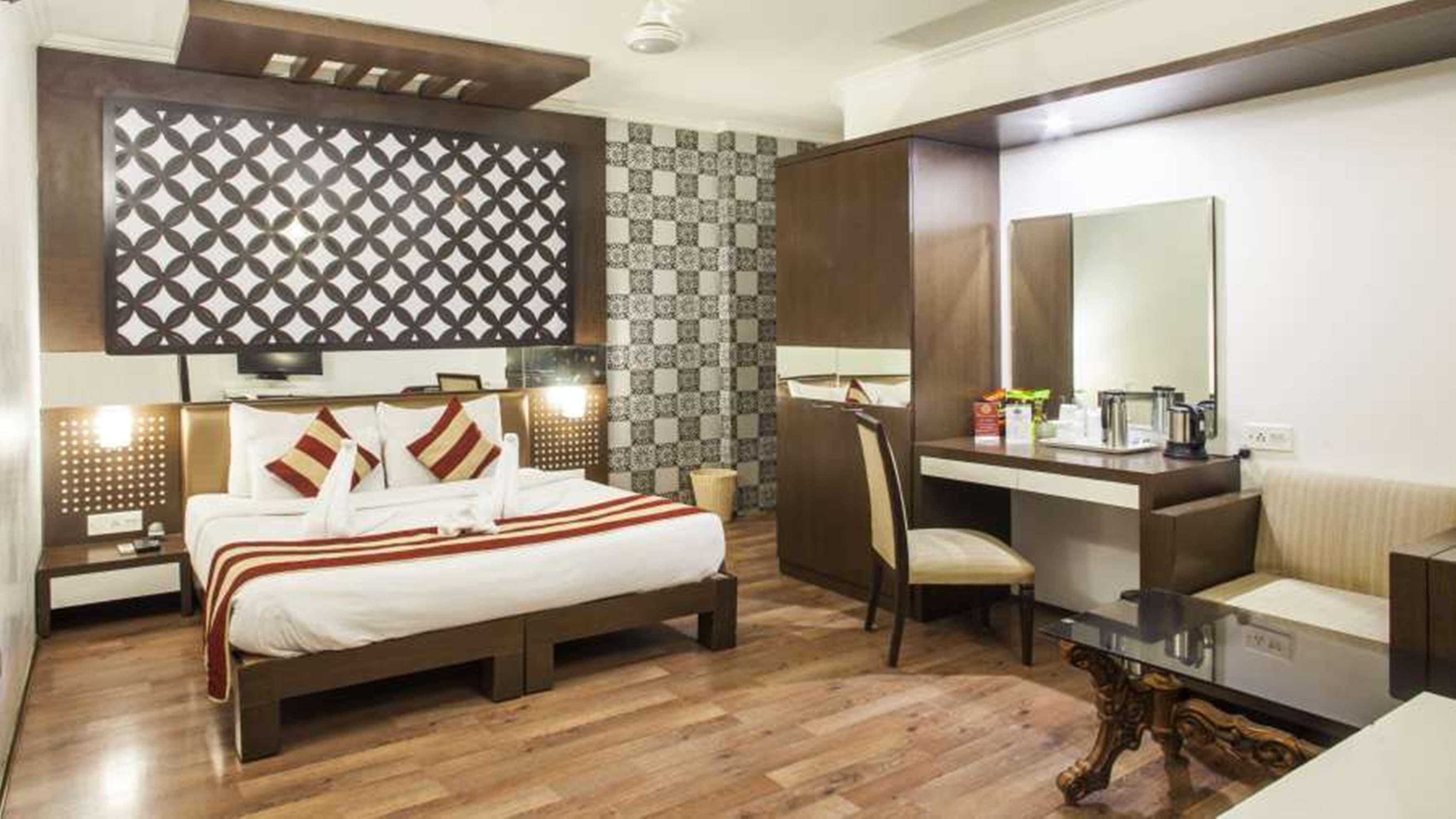 Surya International Hotel Delhi  Exterior photo