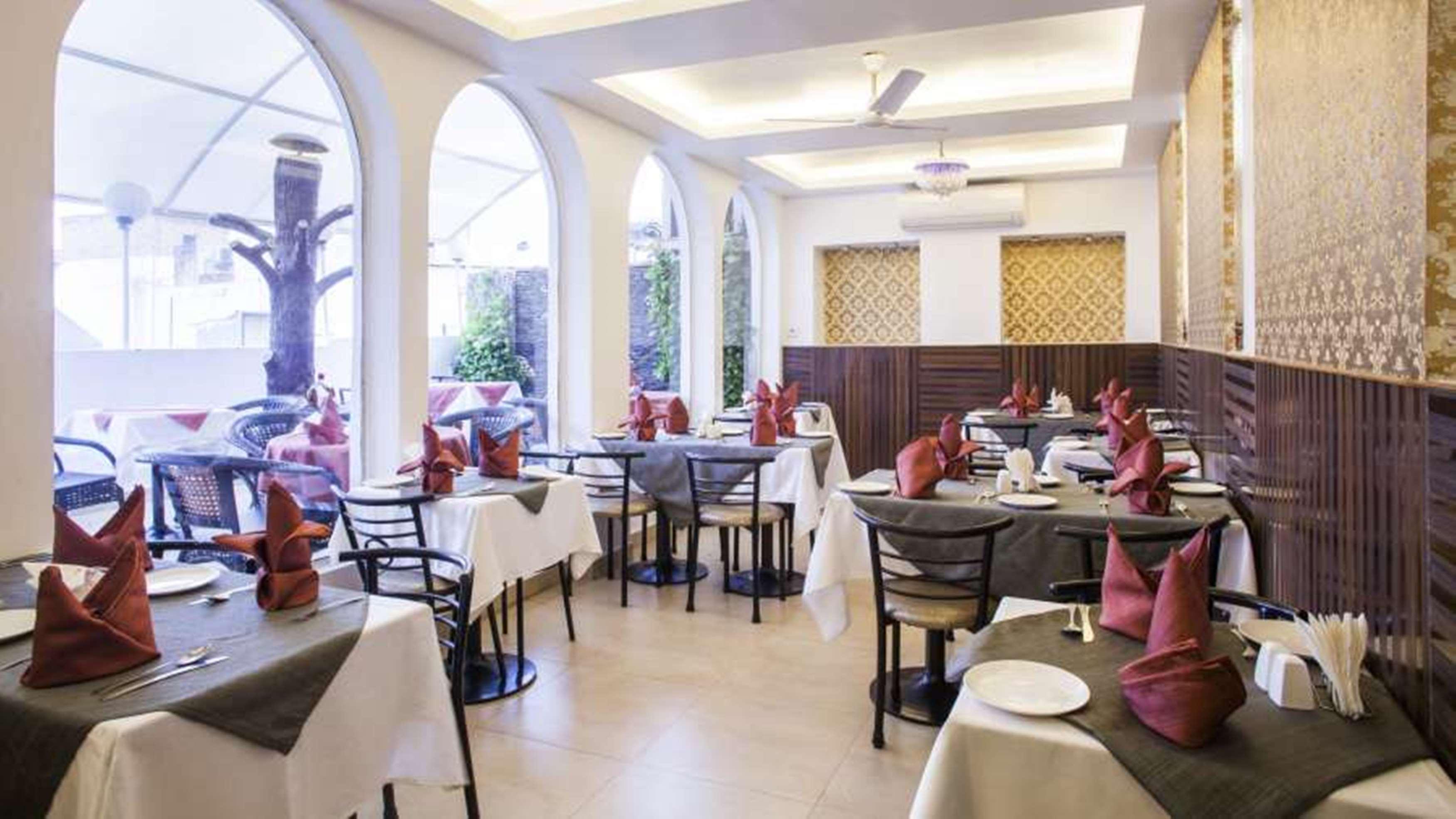 Surya International Hotel Delhi  Exterior photo