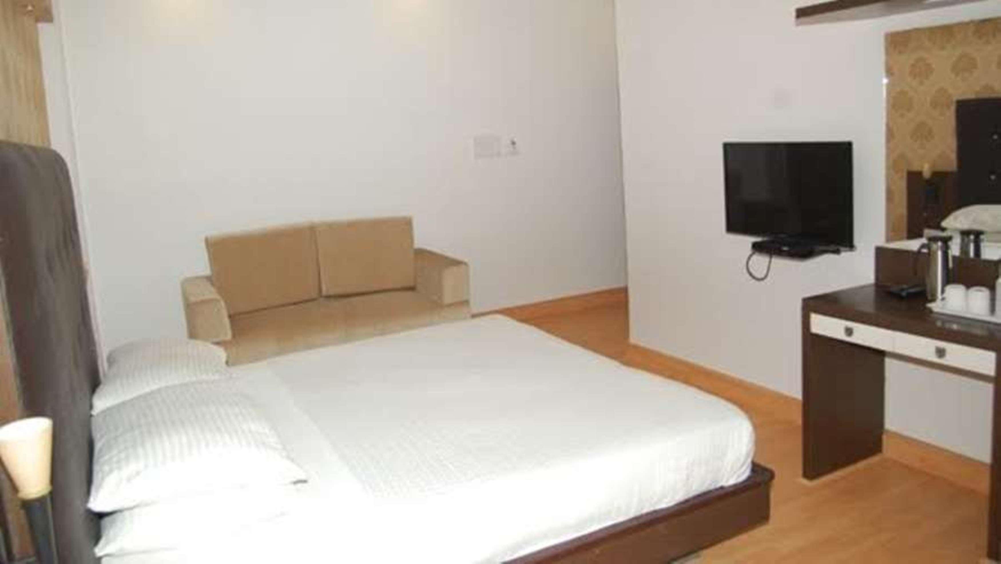Surya International Hotel Delhi  Exterior photo