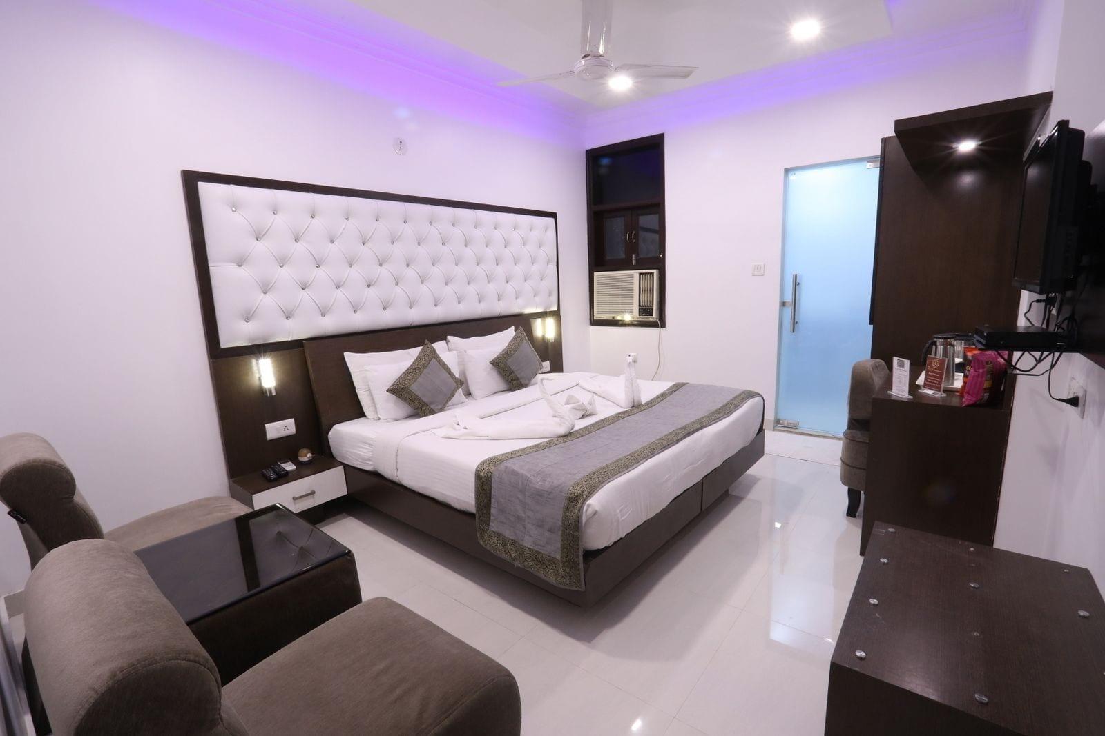 Surya International Hotel Delhi  Exterior photo