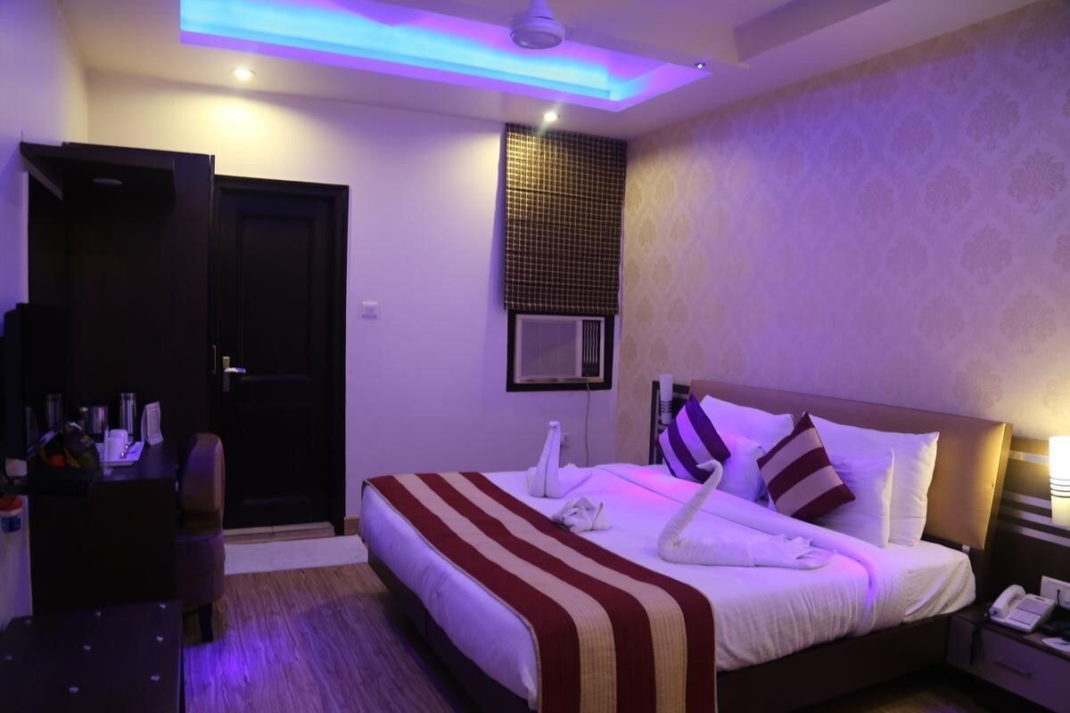 Surya International Hotel Delhi  Exterior photo