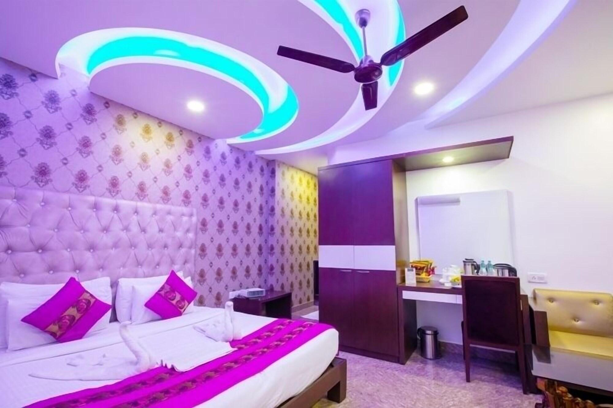 Surya International Hotel Delhi  Exterior photo