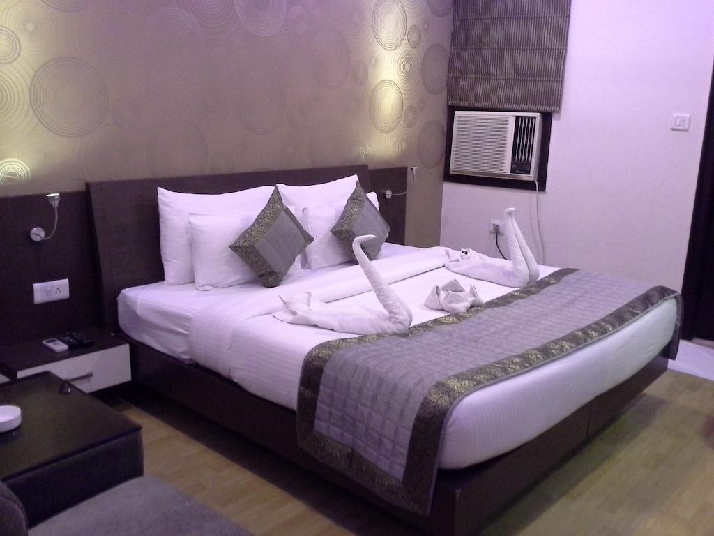 Surya International Hotel Delhi  Room photo