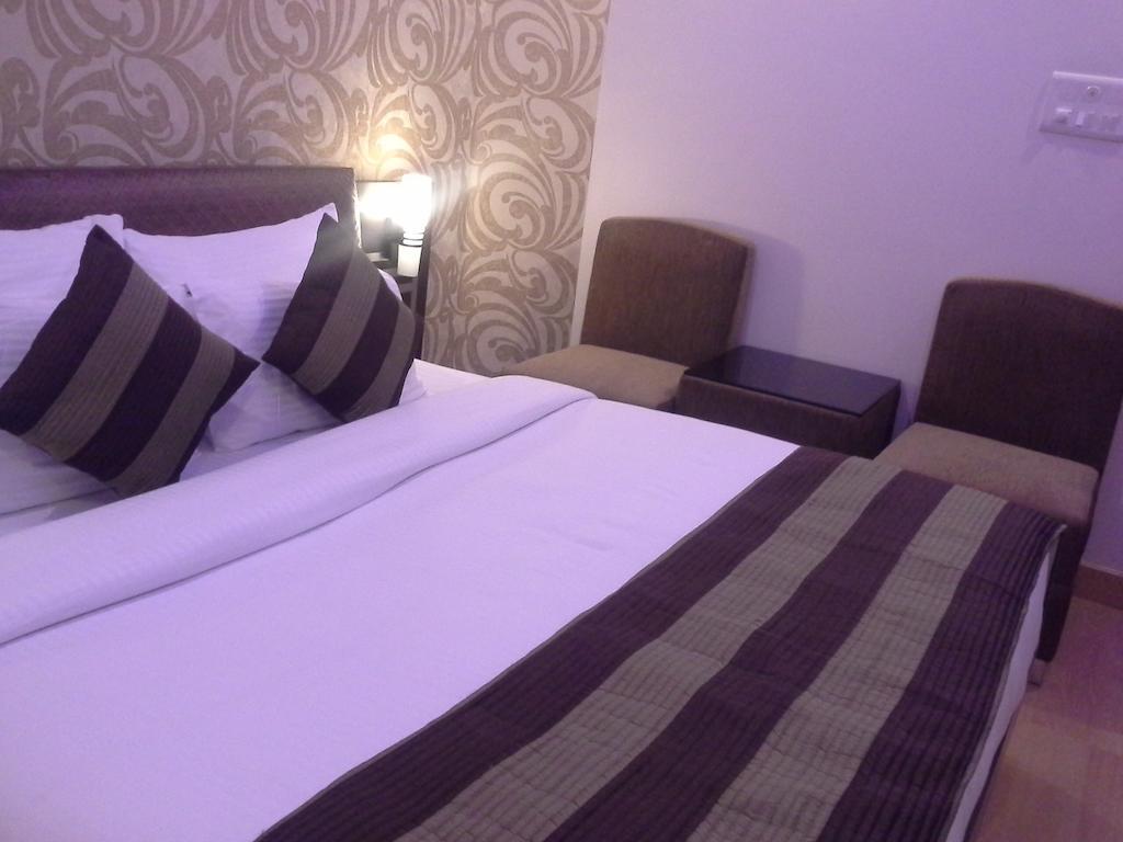 Surya International Hotel Delhi  Room photo