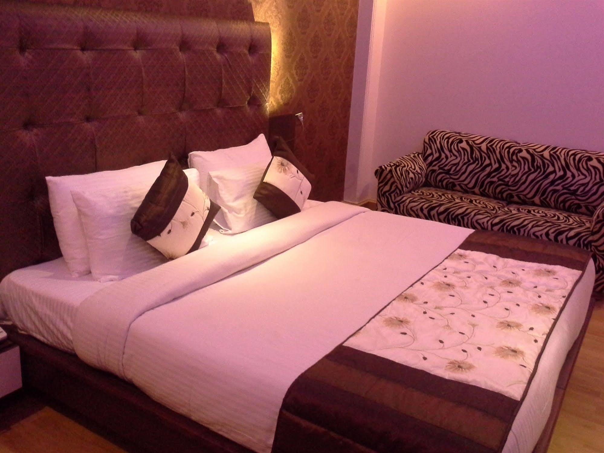 Surya International Hotel Delhi  Exterior photo