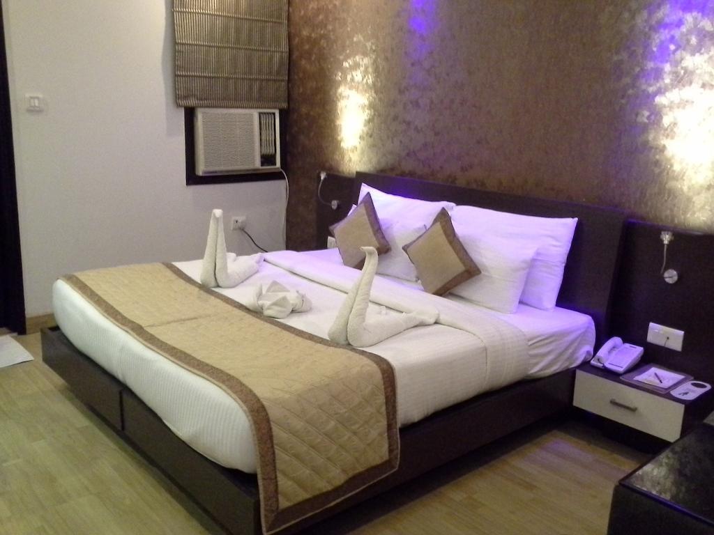 Surya International Hotel Delhi  Exterior photo