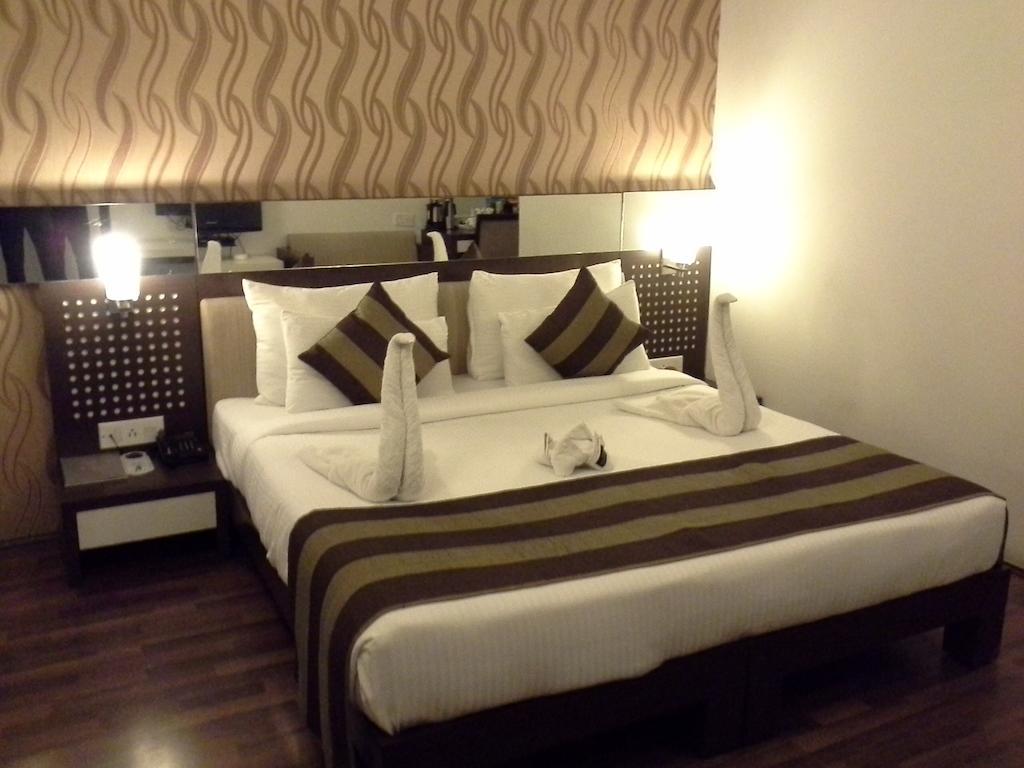 Surya International Hotel Delhi  Exterior photo