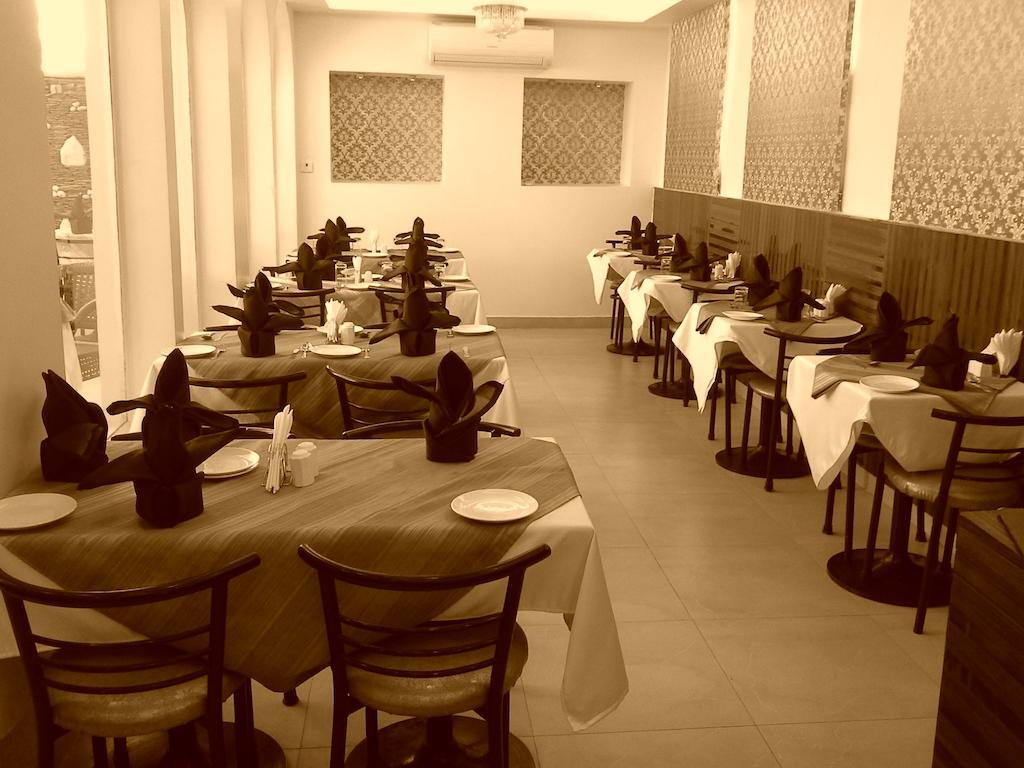 Surya International Hotel Delhi  Exterior photo