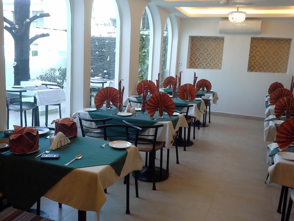 Surya International Hotel Delhi  Exterior photo